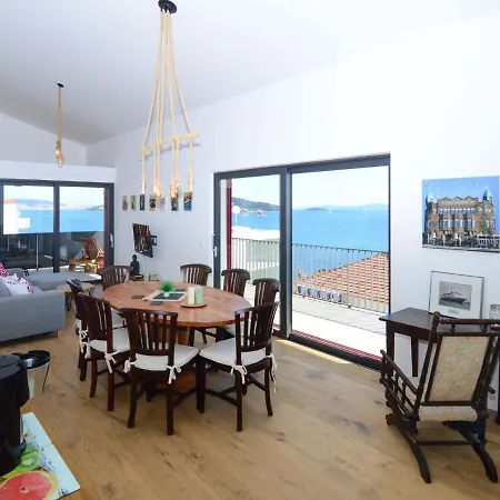 Viva-by The Sea-panorama Penthouse By Interhome