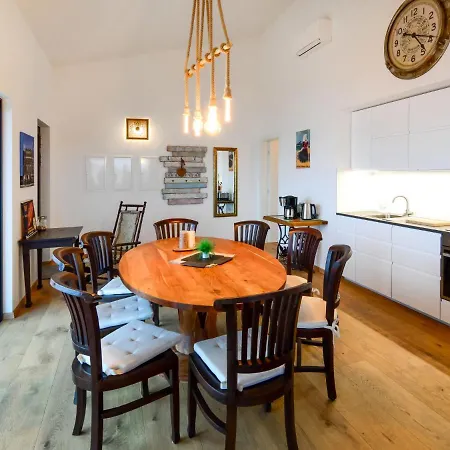 Daire Viva-by The Sea-panorama Penthouse By Interhome
